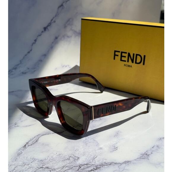 NEW Fendi FE40119I Brown Logo Unisex Square Sunglasses - Picture 1 of 7